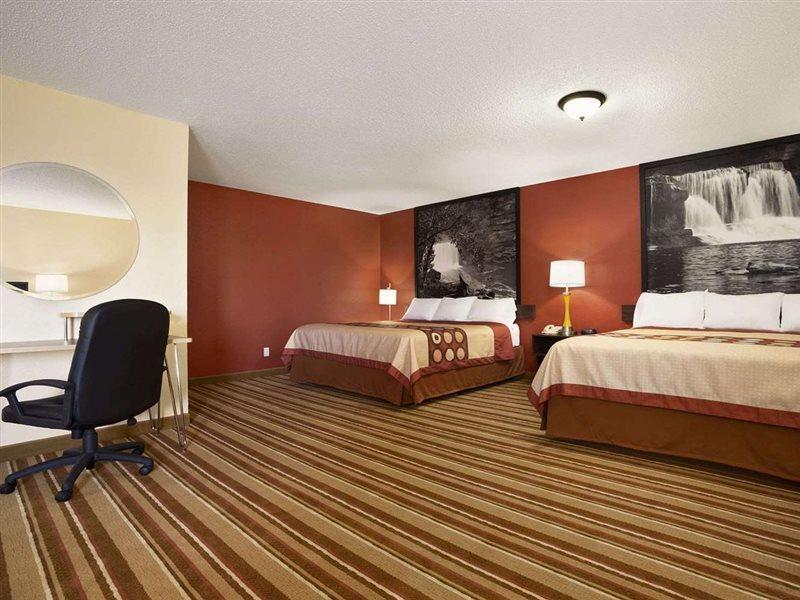 Super 8 By Wyndham Mattoon Hotell Exteriör bild