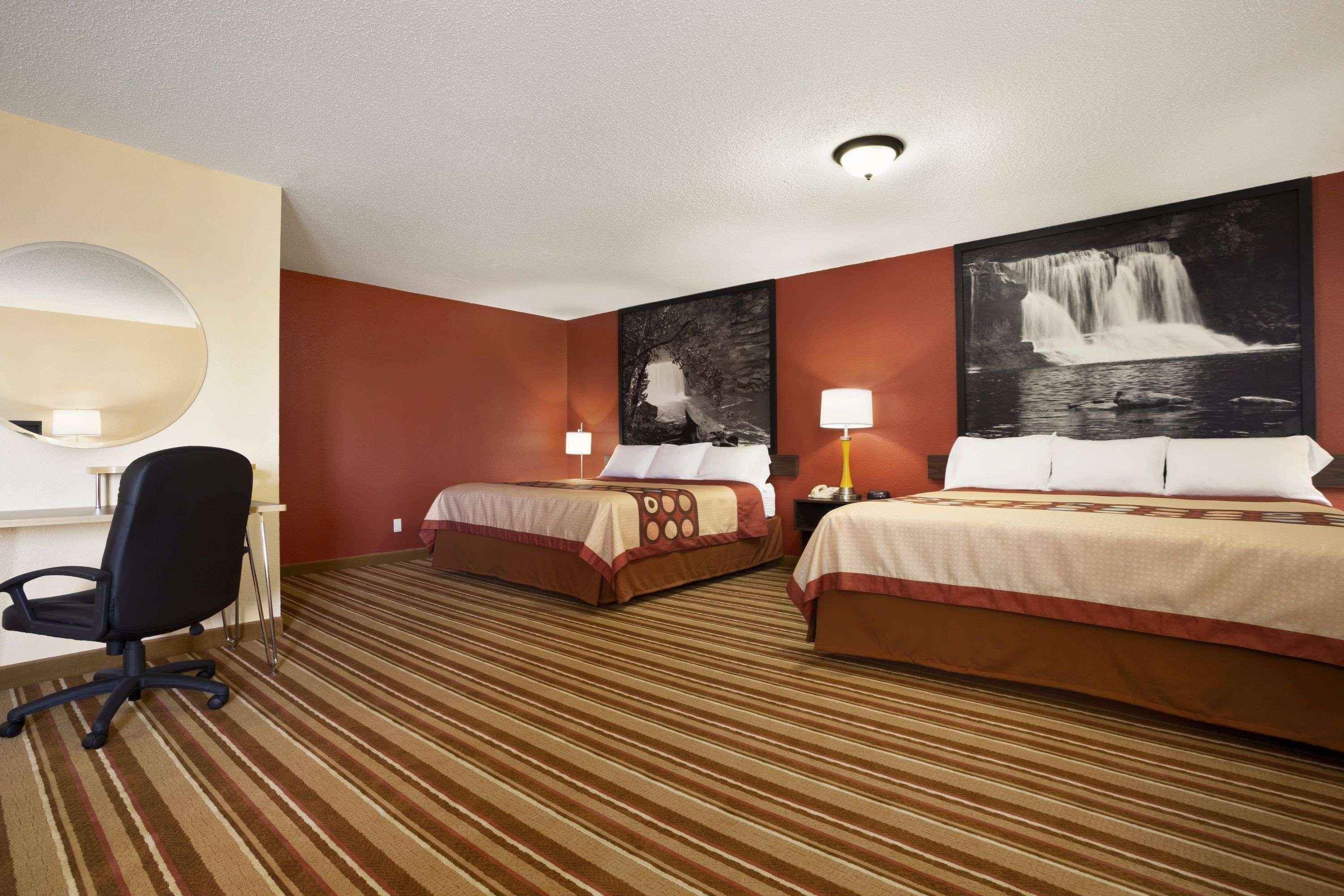 Super 8 By Wyndham Mattoon Hotell Exteriör bild