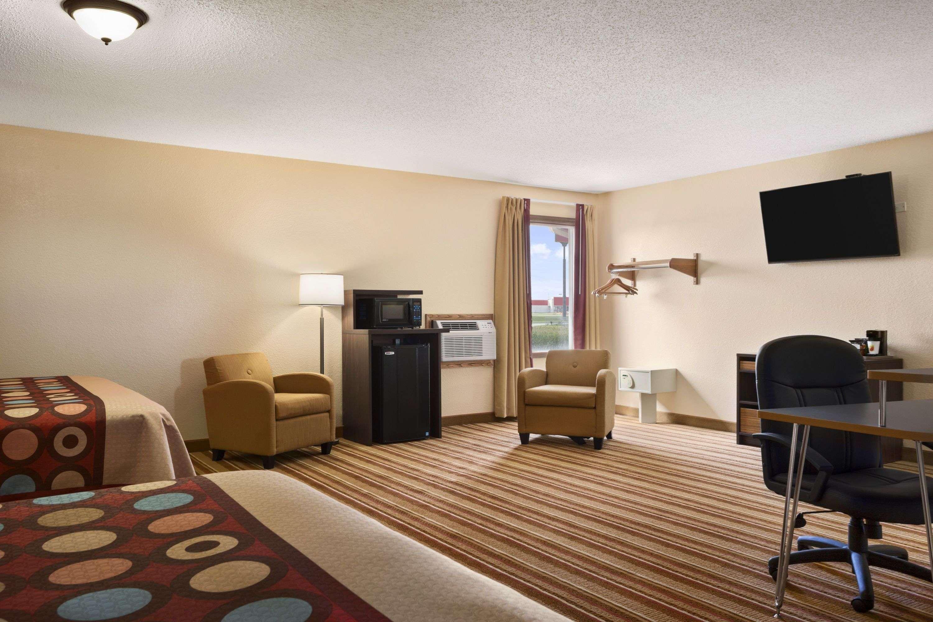 Super 8 By Wyndham Mattoon Hotell Exteriör bild