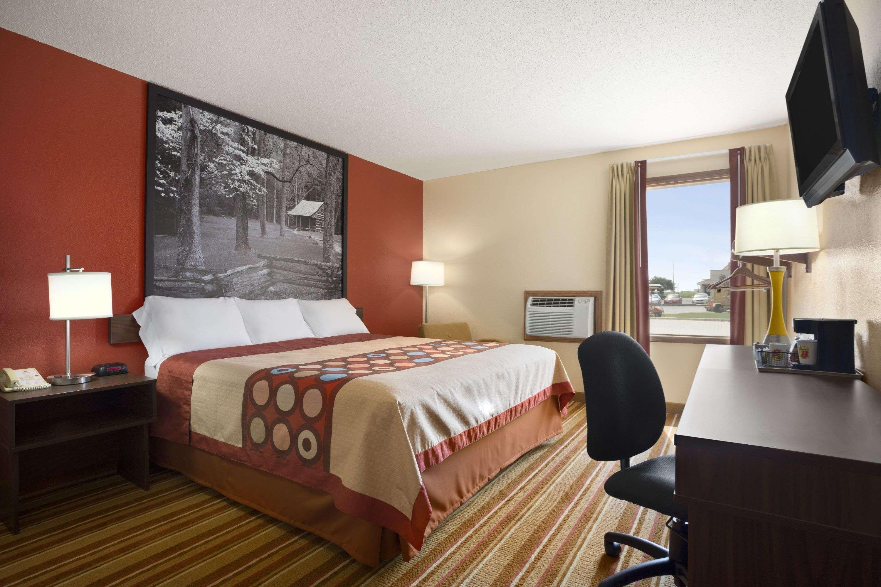 Super 8 By Wyndham Mattoon Hotell Exteriör bild