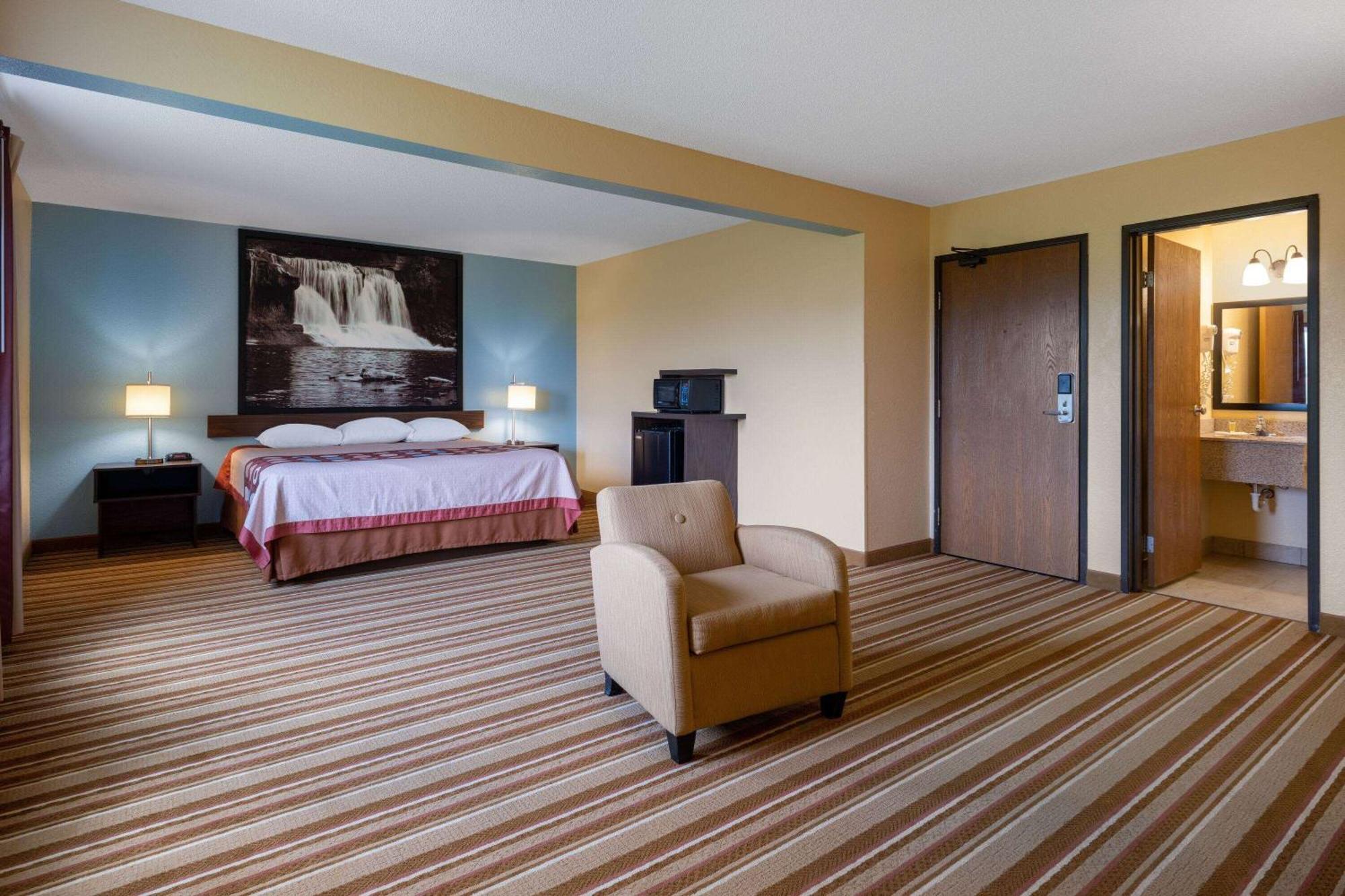 Super 8 By Wyndham Mattoon Hotell Exteriör bild