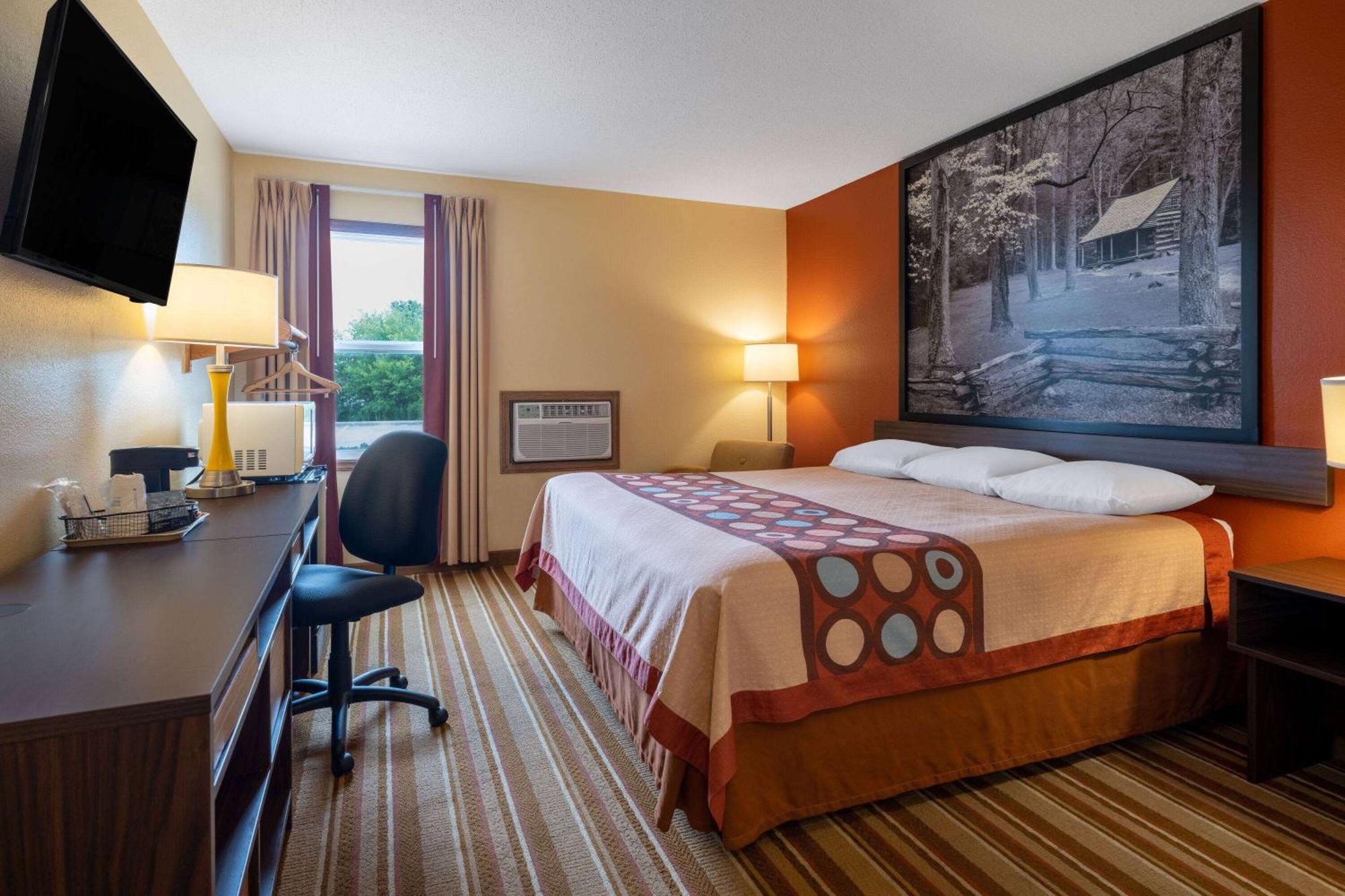 Super 8 By Wyndham Mattoon Hotell Exteriör bild