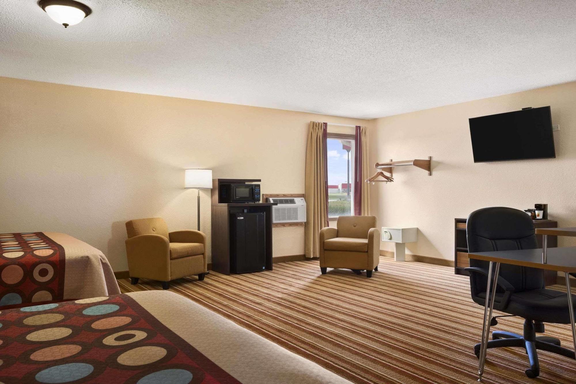 Super 8 By Wyndham Mattoon Hotell Exteriör bild