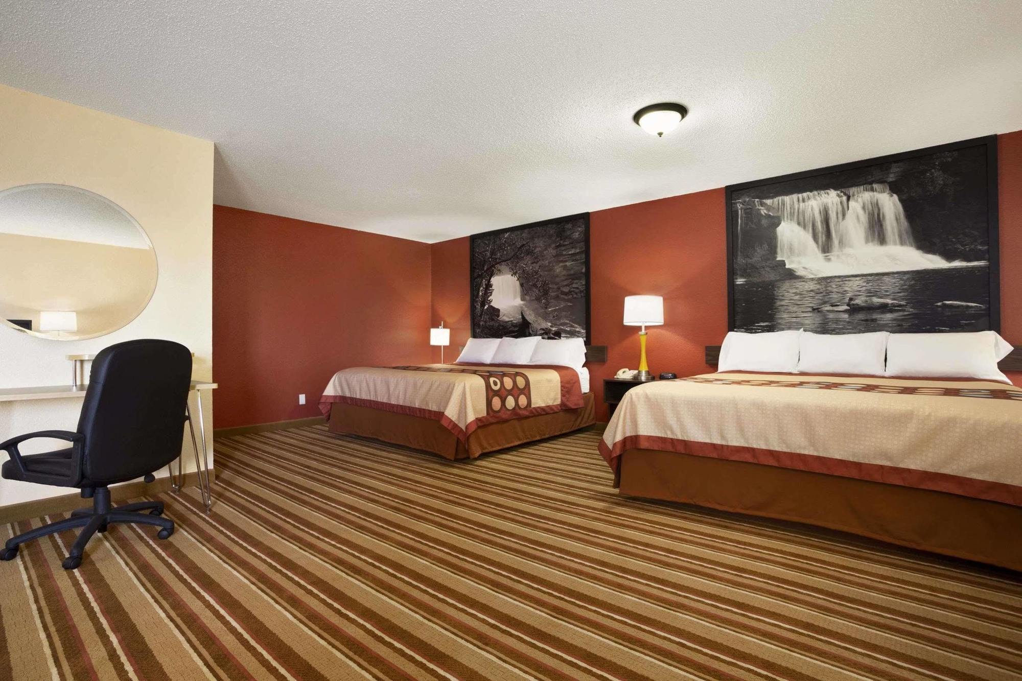 Super 8 By Wyndham Mattoon Hotell Exteriör bild